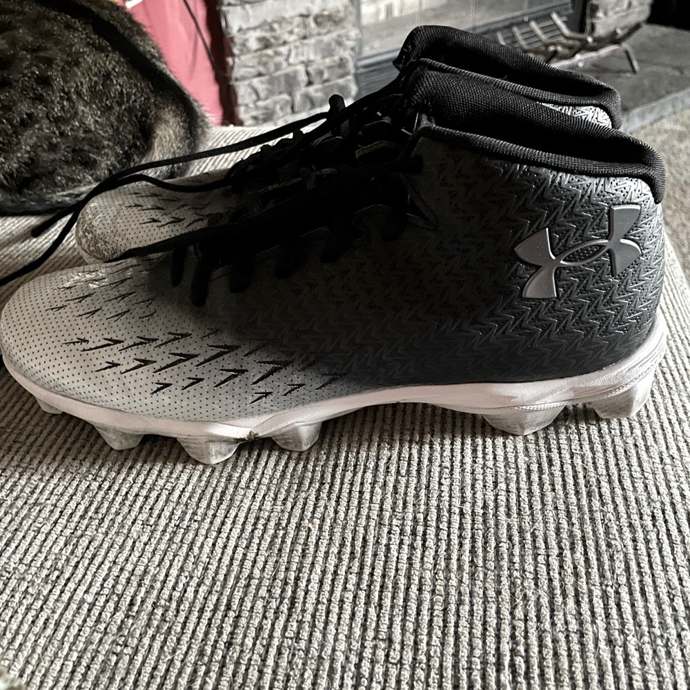 Men’s 11 1/2 football cleats